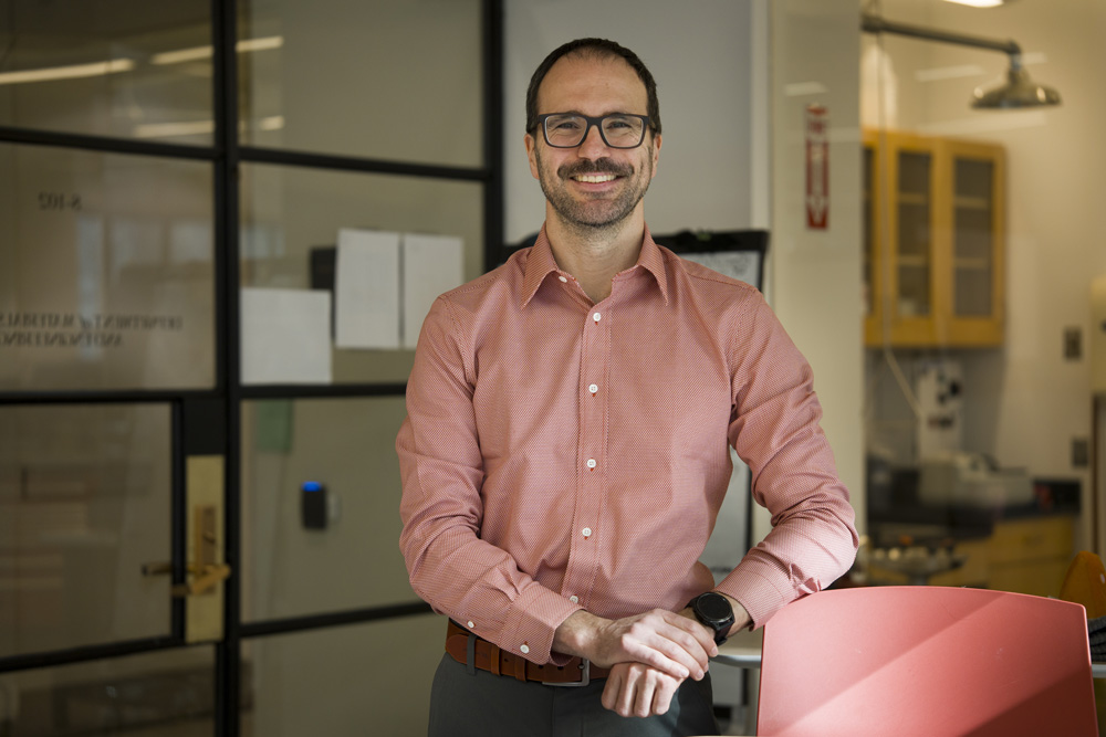 Rafael Gomez-Bombarelli portrait in lab
